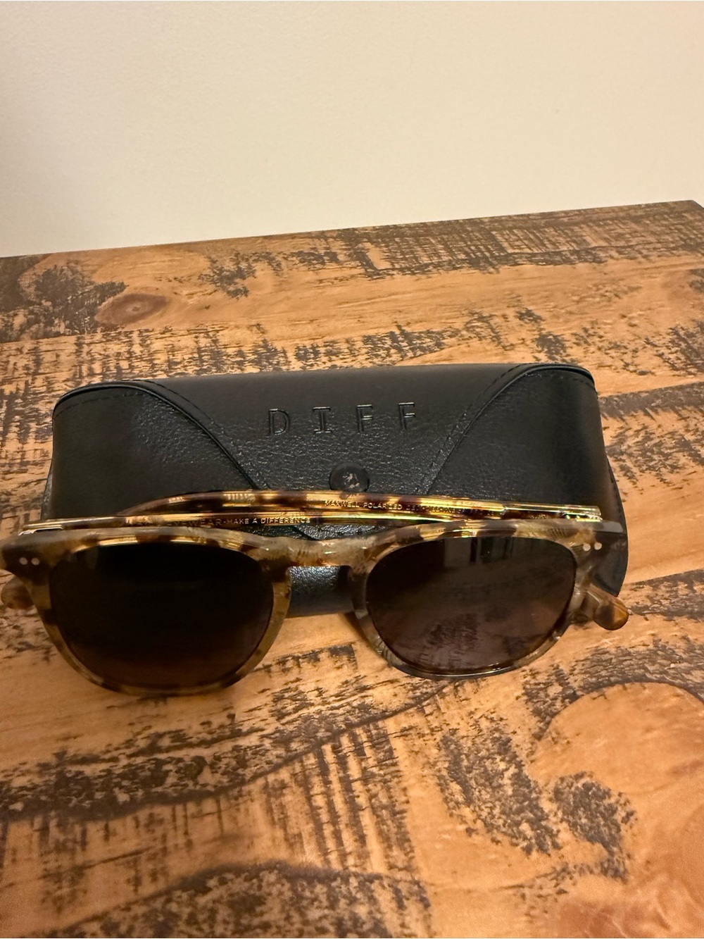 DIFF Tortoiseshell Round Sunglasses with Black Lenses
